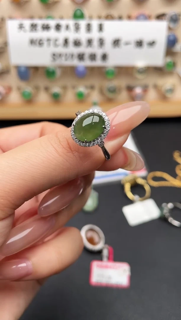 未镶嵌戒指翡翠一物一证一礼盒