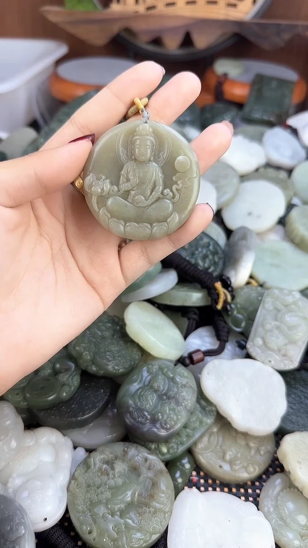 颈饰未镶嵌和田玉1