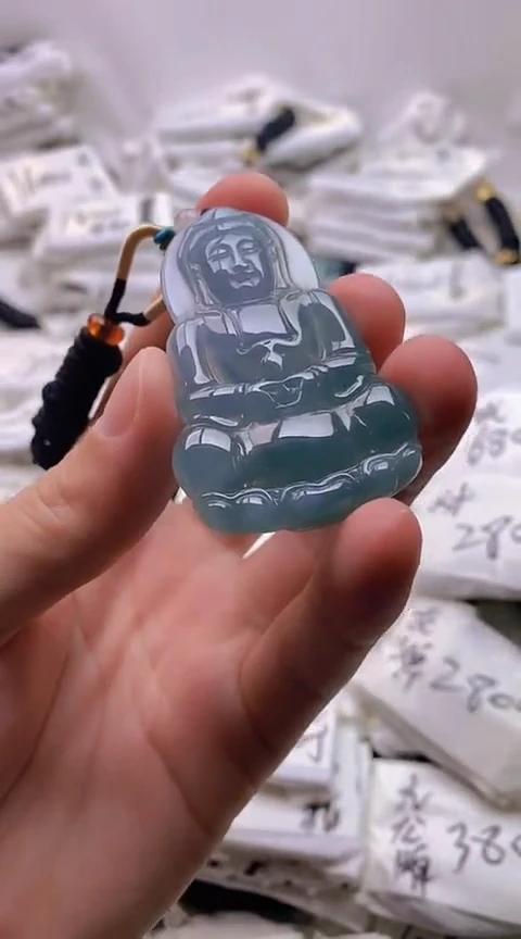 翡翠未镶嵌颈饰观音