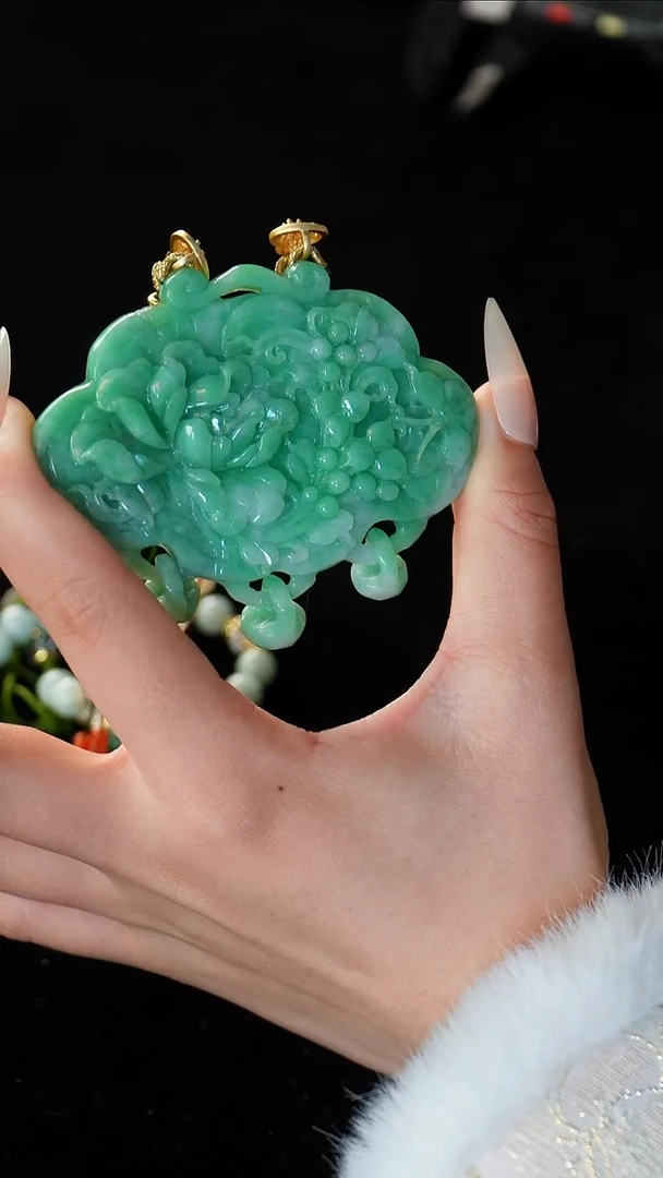 【闪购商品】翡翠颈饰未镶嵌花开富贵