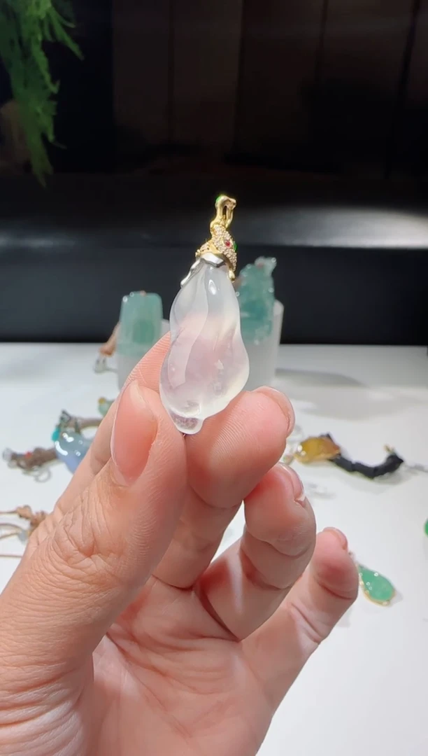 18K金镶嵌挂件翡翠C****g洋