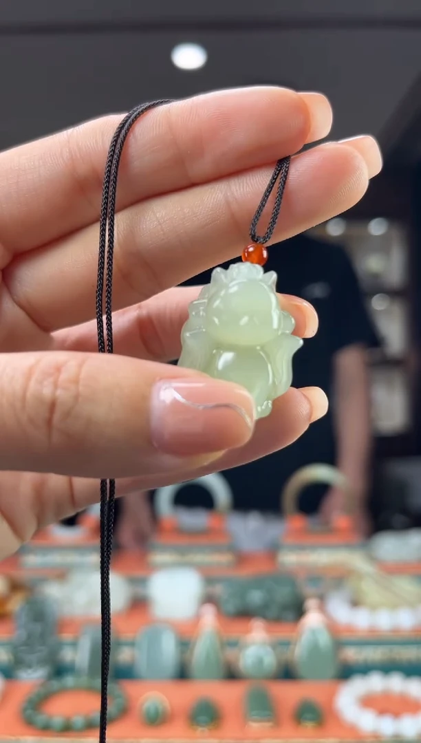 和田玉未镶嵌颈饰佩佩