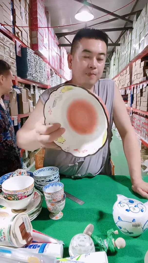 瓷片碗碟好物一件不留@@1