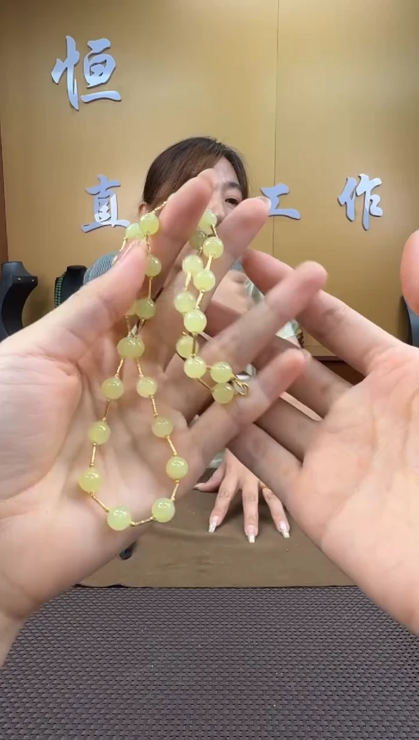 颈饰18K金镶嵌和田玉项链