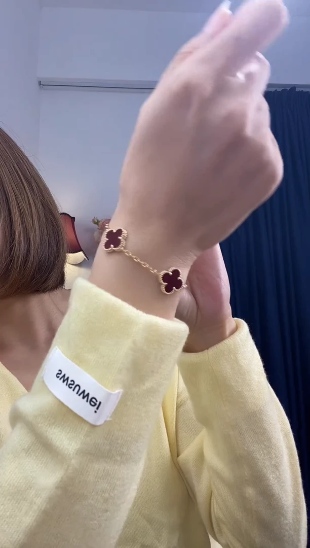 18K金镶嵌手链玛瑙/玉髓手链