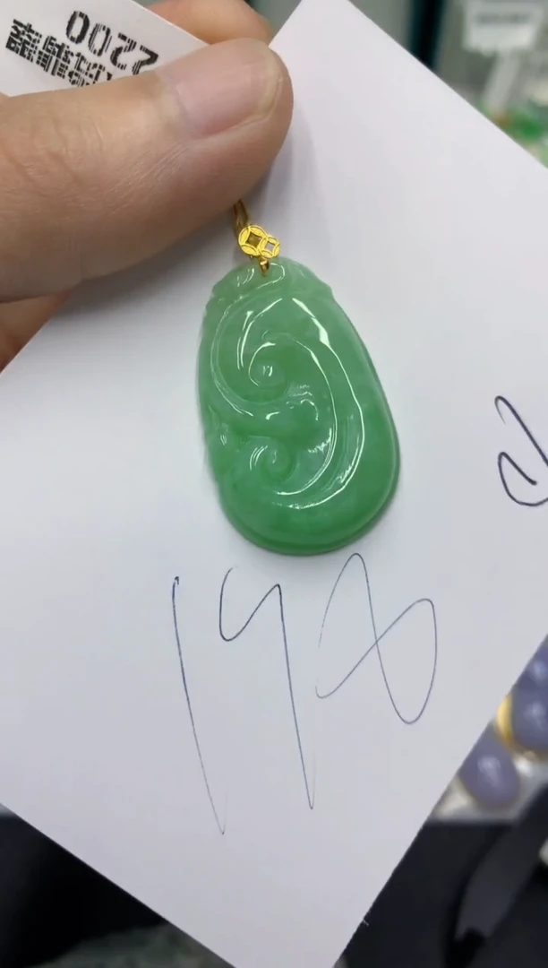 翡翠18K金镶嵌颈饰翡翠