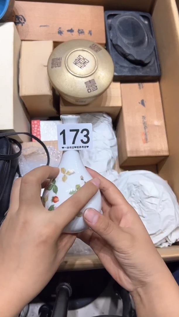 瓷片胡****姐173........