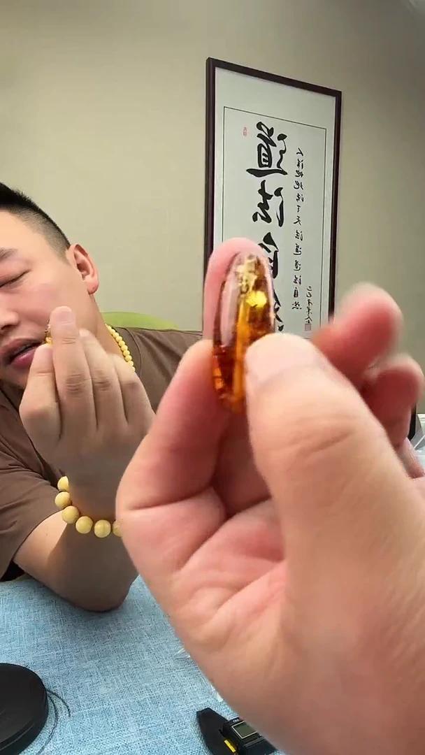 琥珀未镶嵌珠宝奇石H4，假一罚十多样性发其一H 赠绳