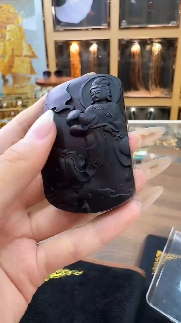 裸石琥珀未镶嵌翳珀雕刻件