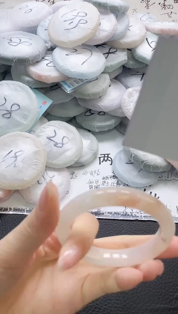 未镶嵌手镯石英质玉128-55