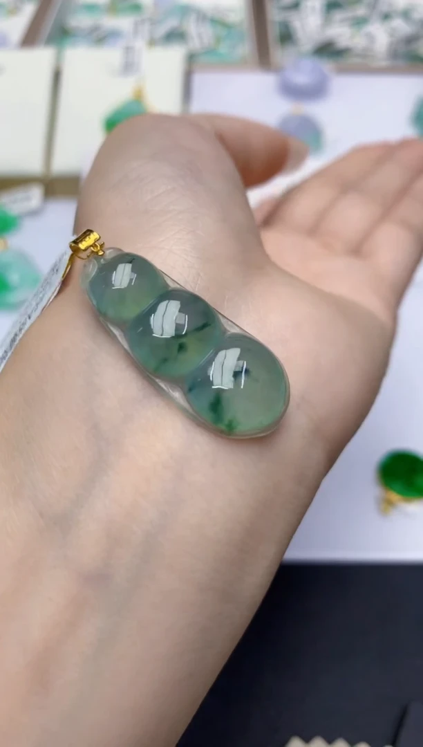 翡翠18K金镶嵌颈饰天然缅甸翡翠A货