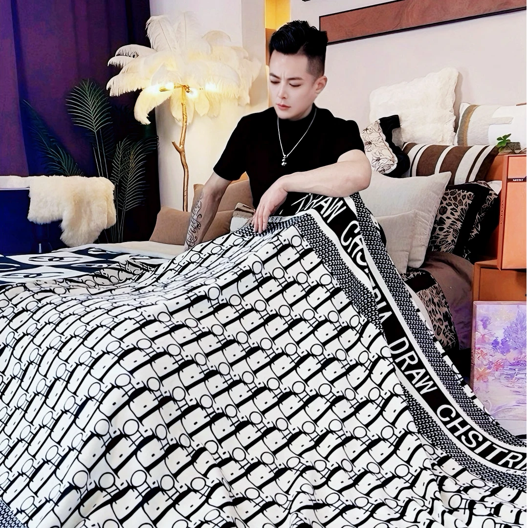 2025早春新款高奢时尚牛奶绒休闲毛毯盖毯午睡毯沙发毯【迪迪】