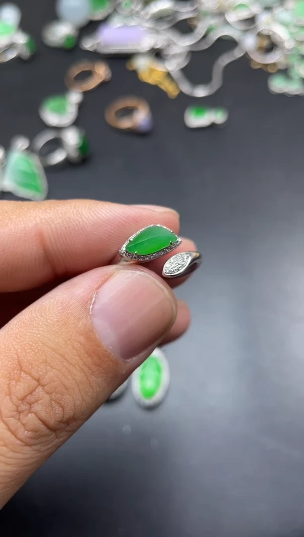 【闪购商品】翡翠颈饰18K金镶嵌茹寄售商品不退不换