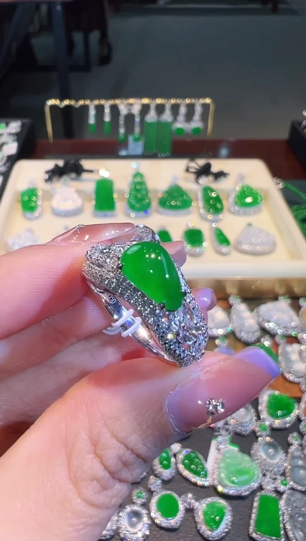 【闪购商品】翡翠戒指18K金镶嵌翡翠