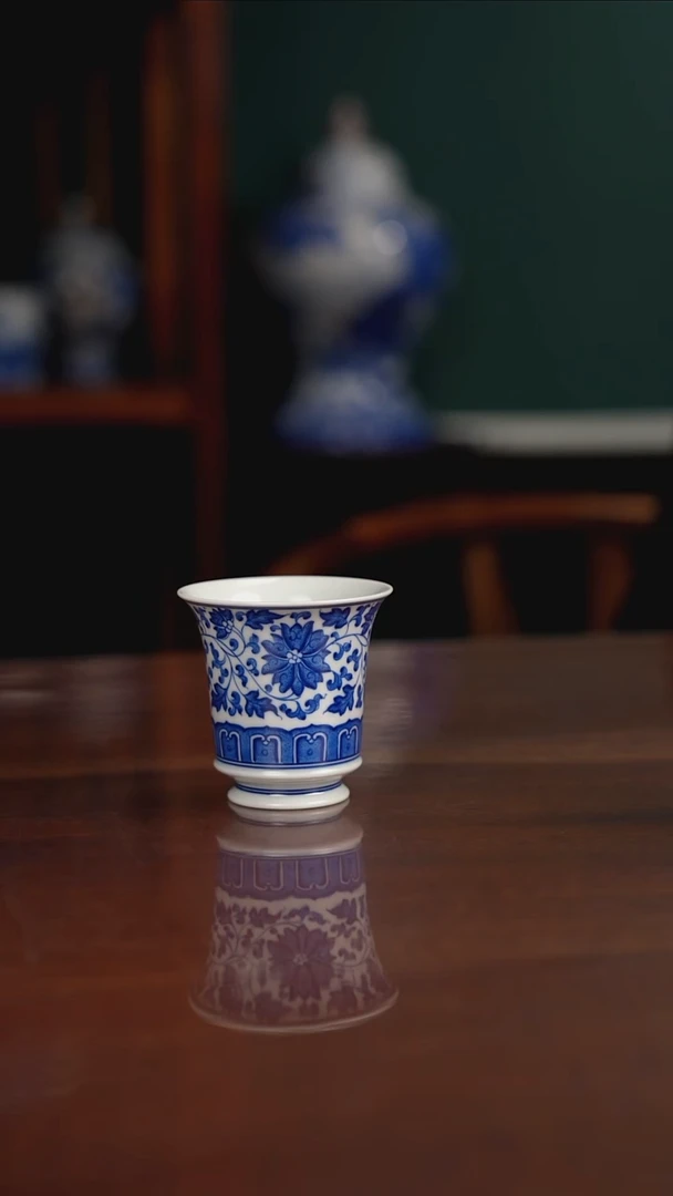 晓月窑青花缠枝主人杯