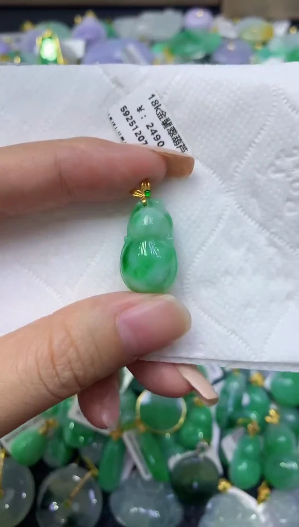 颈饰18K金镶嵌翡翠天然缅甸翡翠A货