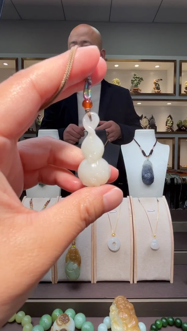 颈饰未镶嵌和田玉苏