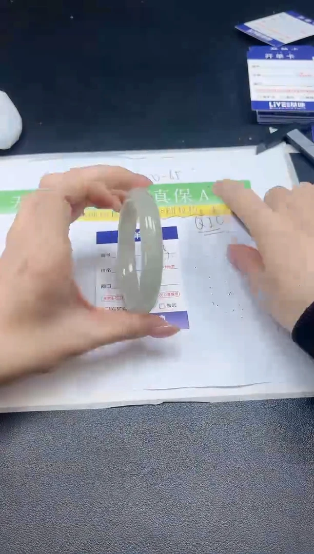 未镶嵌手镯石英质玉083-