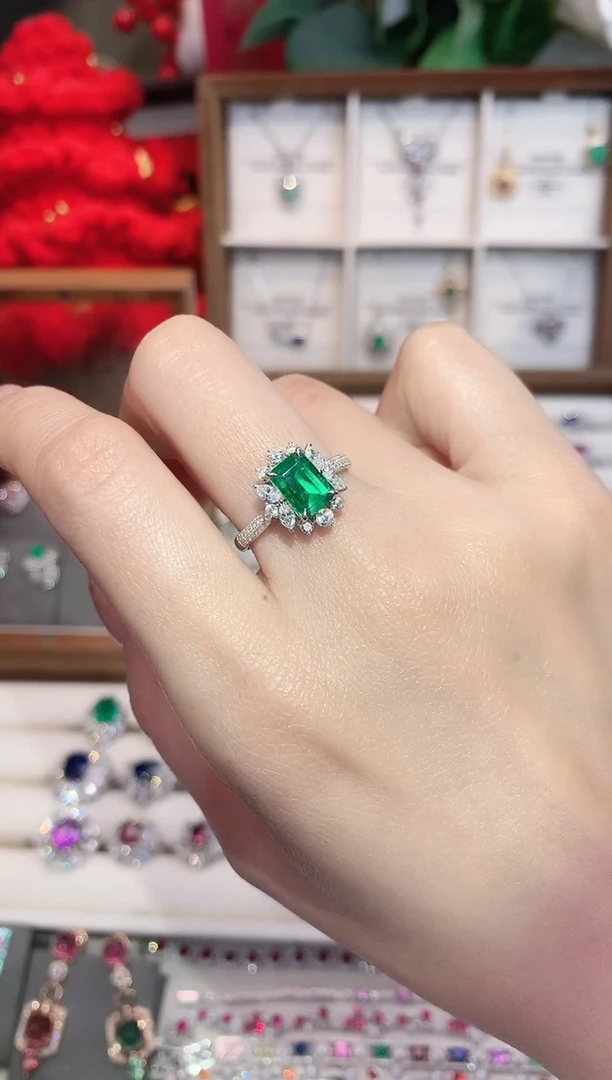 18K金镶嵌戒指祖母绿0.90ct/天然宝石/七天无理由