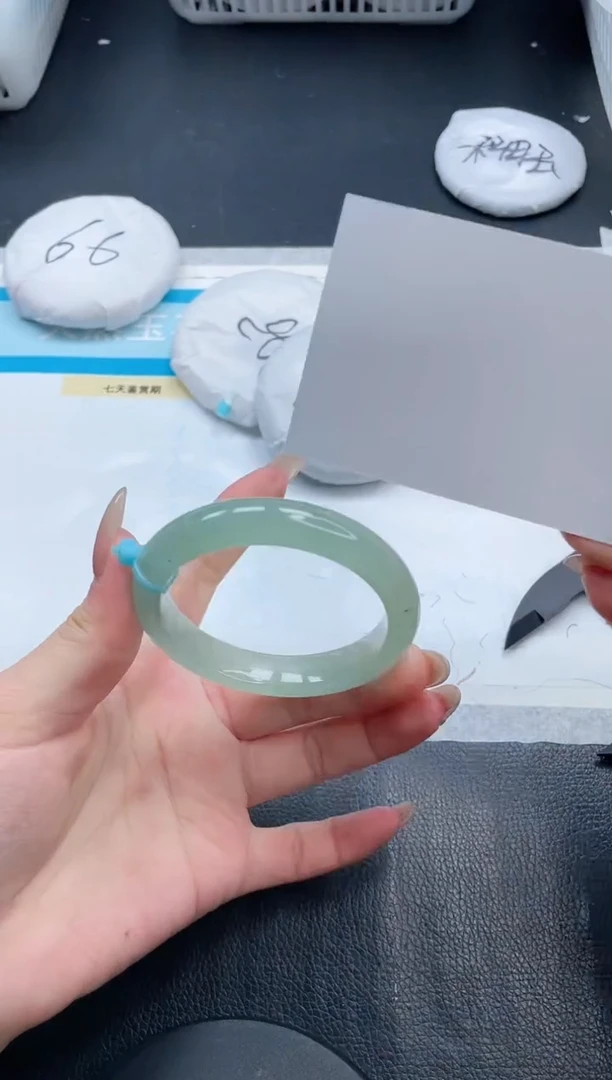 【闪购商品】石英质玉手镯未镶嵌6V67-52