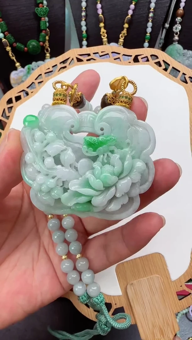 颈饰未镶嵌翡翠吊坠