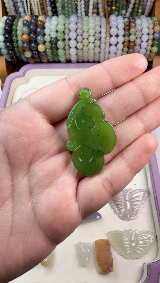 颈饰未镶嵌和田玉?***儿吊坠