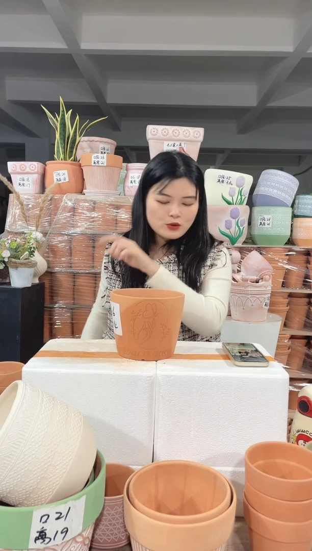 【闪购商品】红陶经典手捧蝴蝶16-14