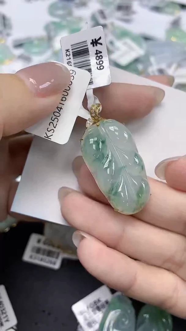 翡翠18K金镶嵌颈饰天然缅甸翡翠A货