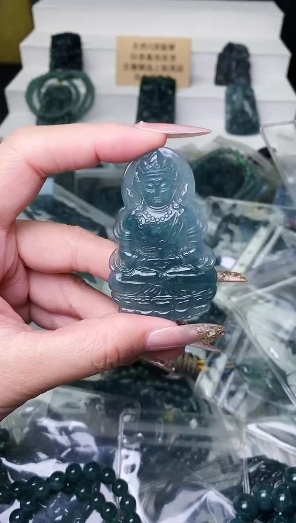 颈饰未镶嵌翡翠