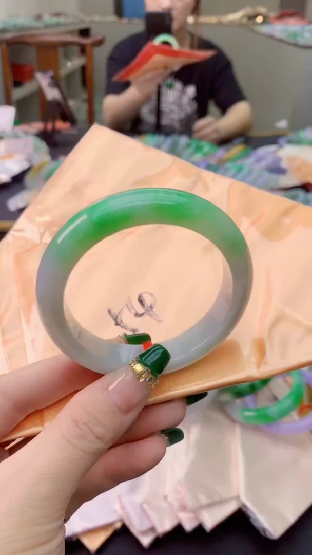 翡翠手镯未镶嵌0147254317