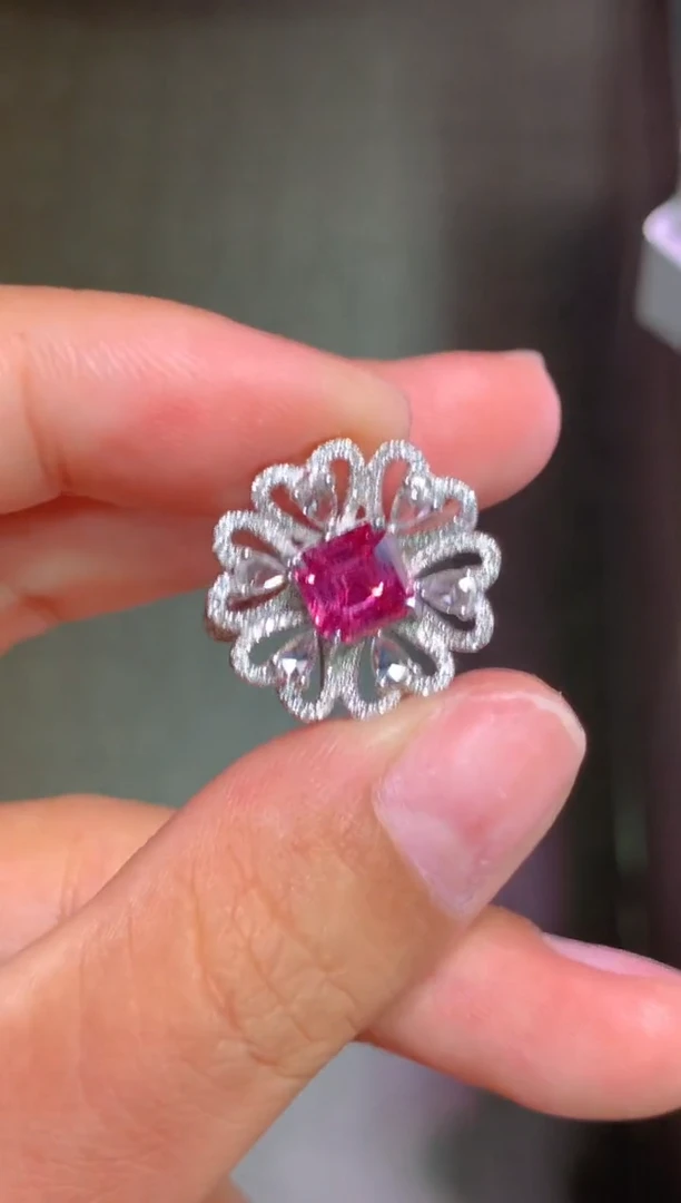 戒指彩色蓝宝石18K金镶嵌1.47CT