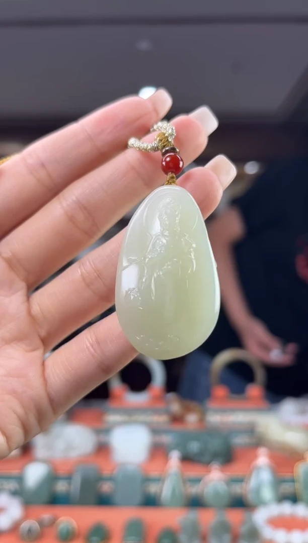 颈饰未镶嵌和田玉佩佩