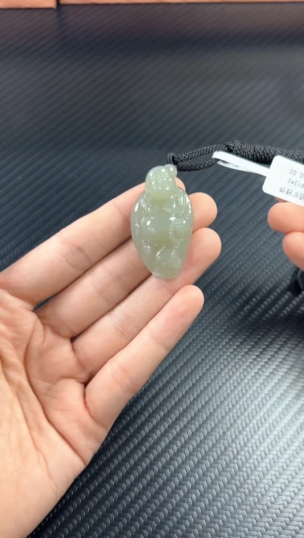 吊坠(赠链)未镶嵌和田玉且末微色差近矿