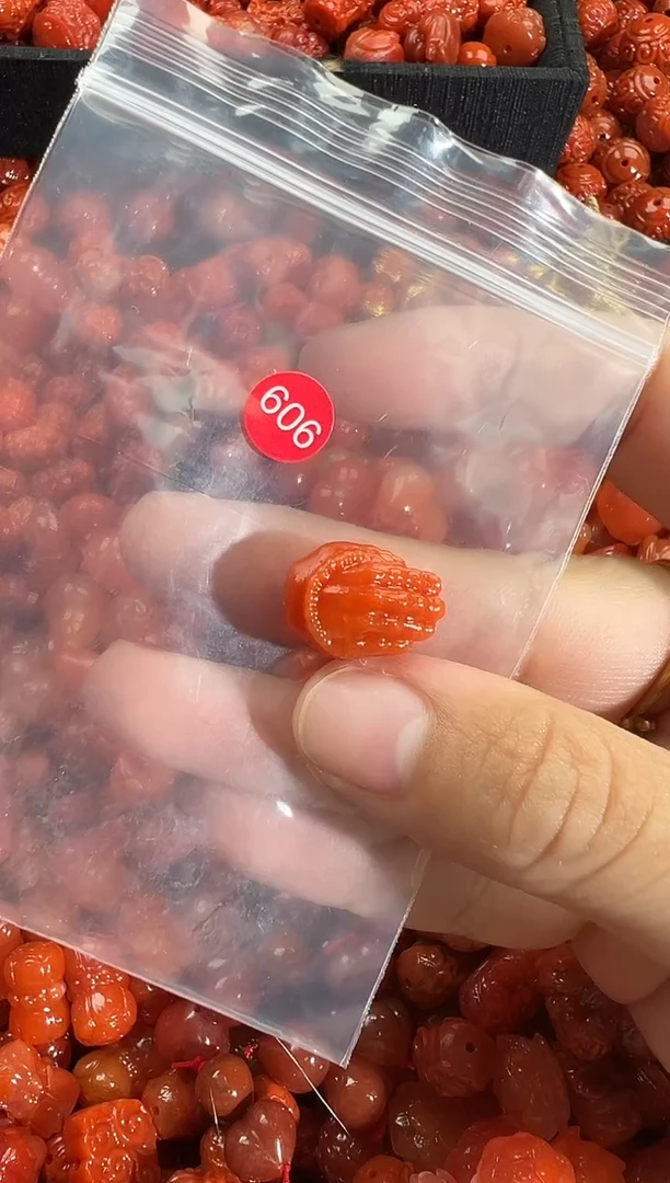 颈饰未镶嵌南红玛瑙1