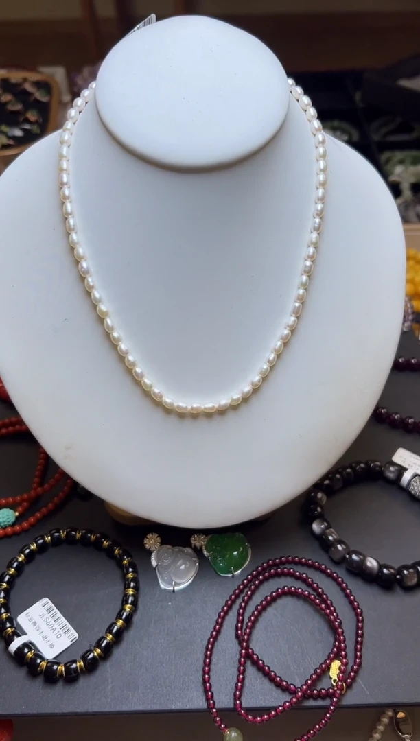 颈饰未镶嵌淡水珍珠初****。淡水珍珠米型珠颈饰