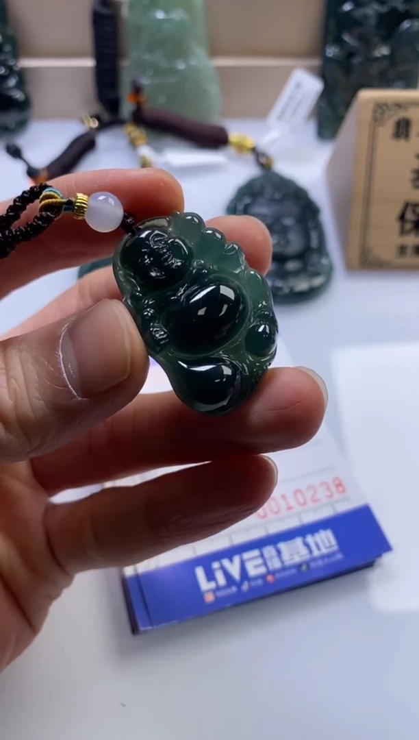 颈饰未镶嵌翡翠