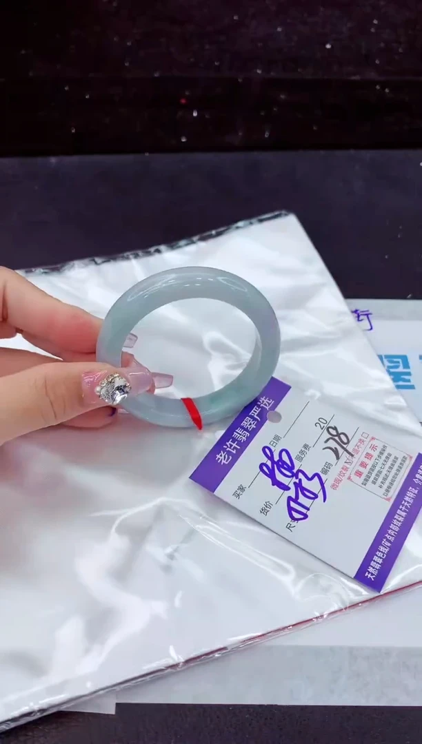 翡翠手镯未镶嵌1