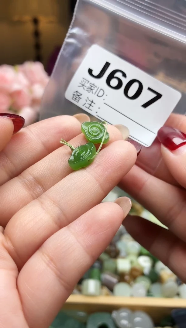 颈饰未镶嵌和田玉一对