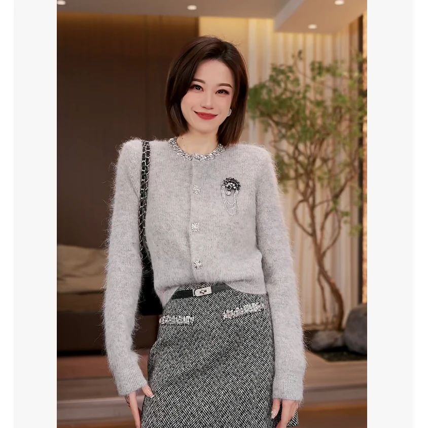 【温柔欧尼】Molly冬季优雅时尚气质显瘦轻奢重工洋气上衣 M2530233