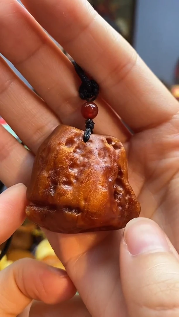 未镶嵌颈饰琥珀吊坠