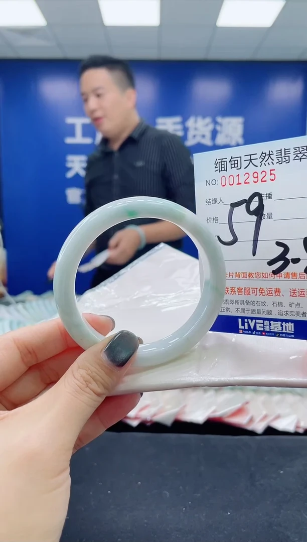 未镶嵌手镯翡翠P****y天然翡翠手镯