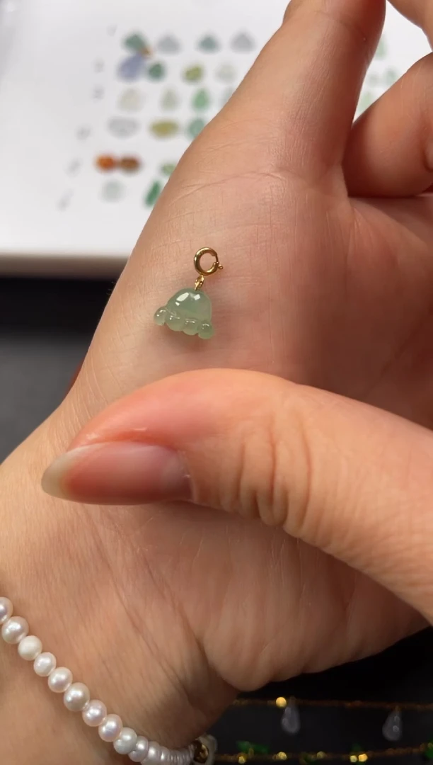 吊坠(不含链)18K金镶嵌翡翠一个JK638