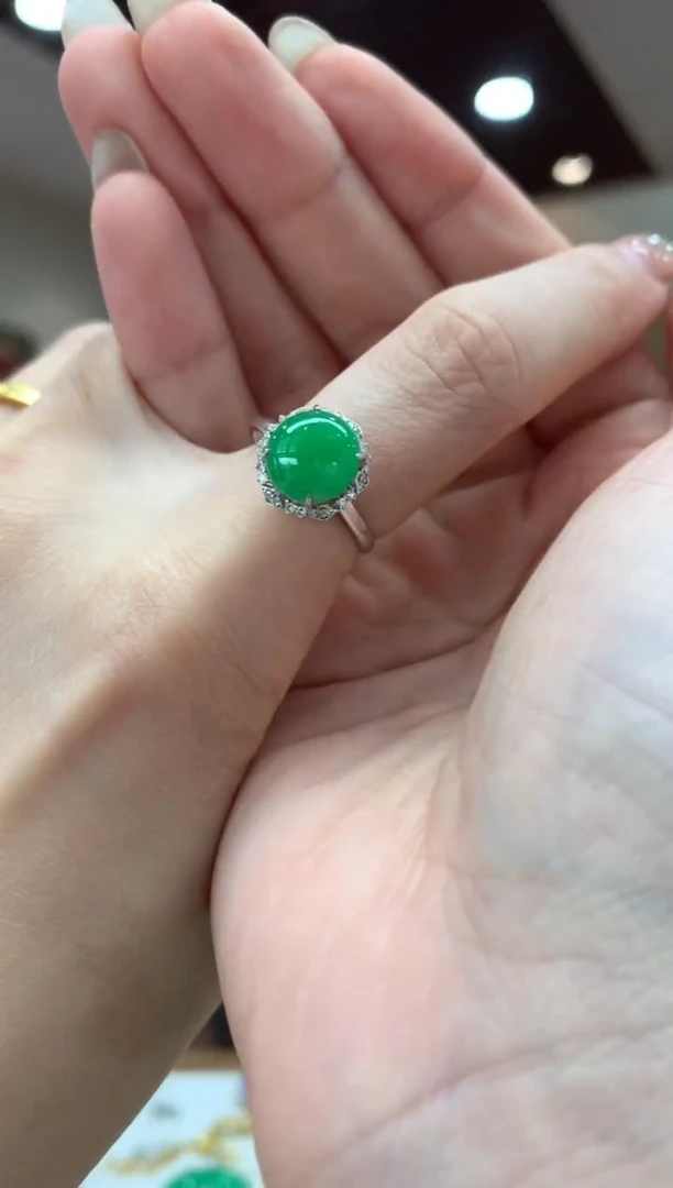 翡翠戒指18K金镶嵌琼*戒指