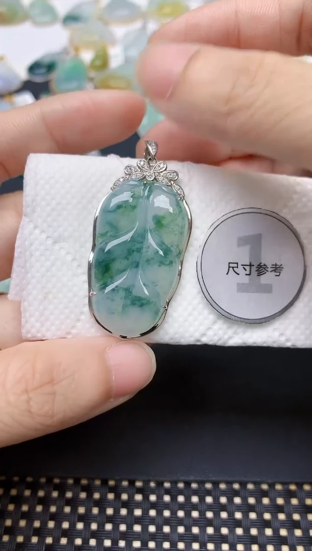 翡翠18K金镶嵌颈饰天然缅甸A货翡翠