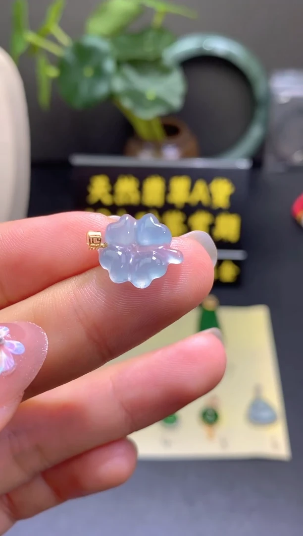 翡翠18K金镶嵌颈饰翡翠吊坠