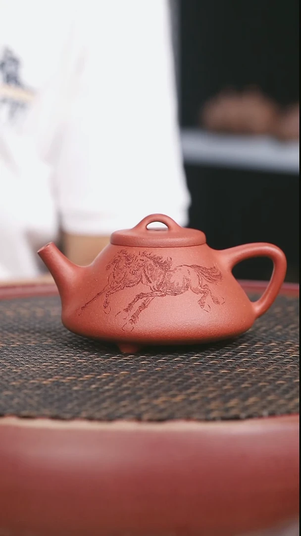茶壶紫砂铁*大红泥子冶石瓢刻绘马200CC