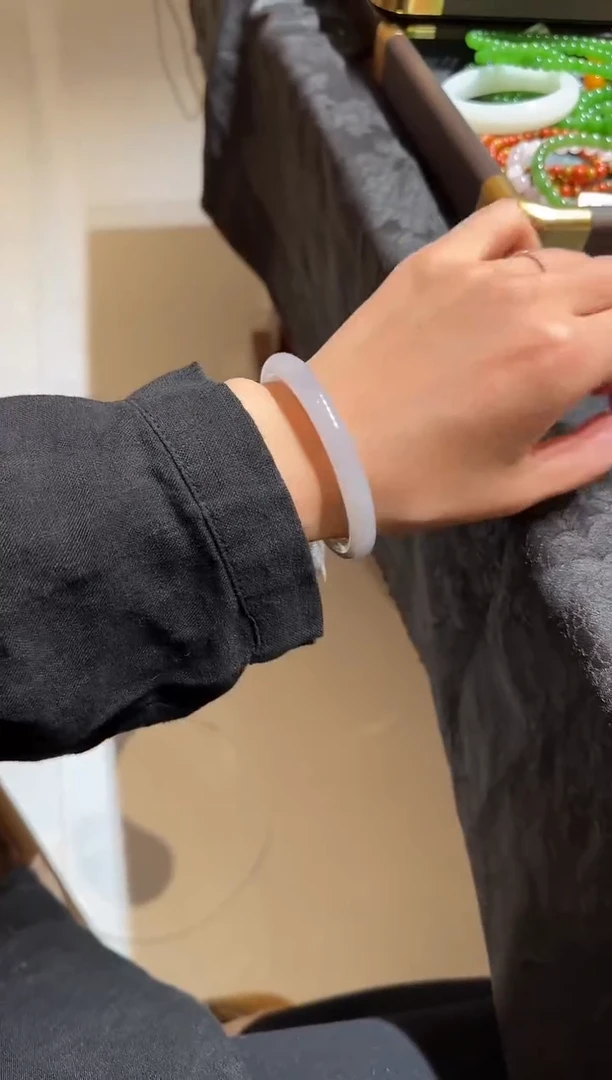 未镶嵌手镯和田玉1