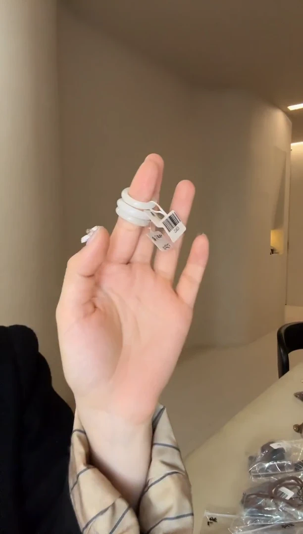 未镶嵌戒指和田玉13码俄白细条多样性发其一