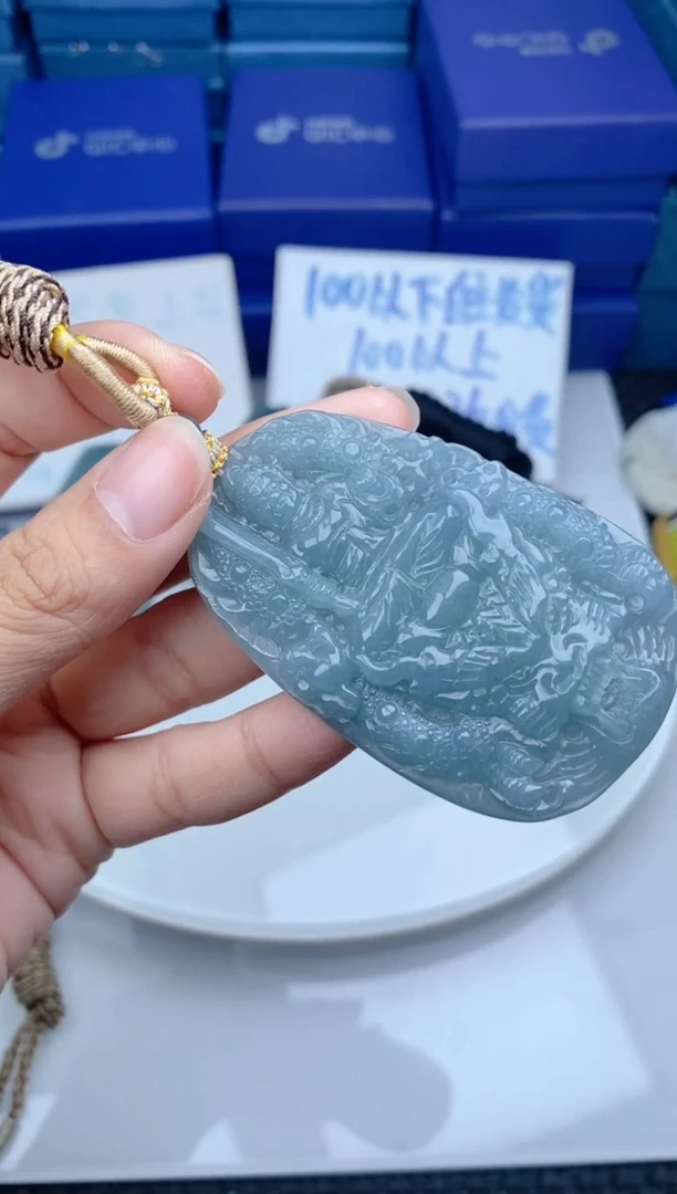 颈饰未镶嵌翡翠