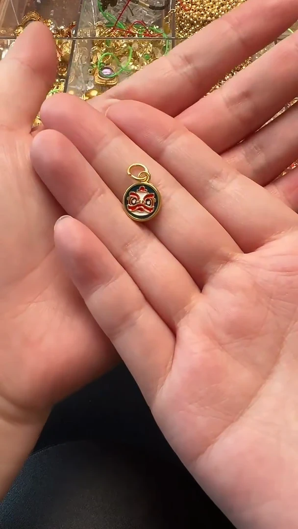 手串未镶嵌和田玉下**?小坠